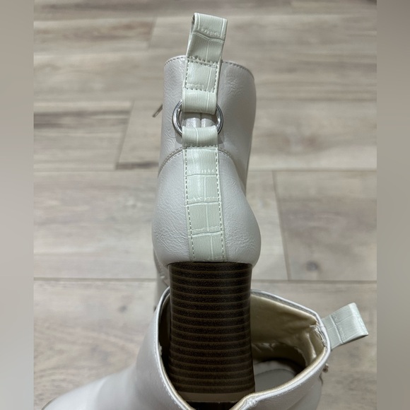 LifeStride Women’s Foxy Ankle Boots with Block Heel - Picture 4 of 7